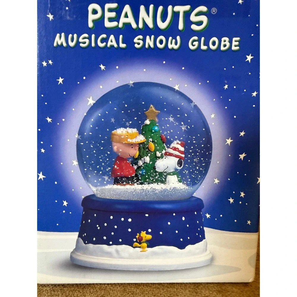 Hallmark Peanuts Musical Snow Globe Charlie Brown Snoopy Christmas Globe 200's
